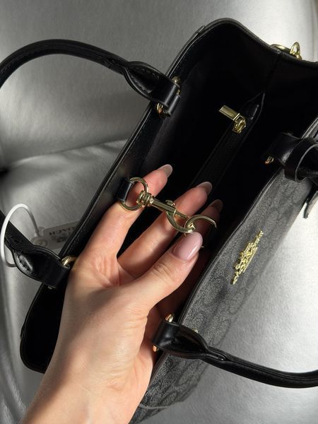 Сумка жіноча Coach Через плече чорний 202524 фото