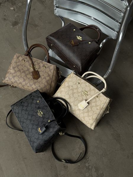 Сумка жіноча Coach Через плече чорний 202524 фото